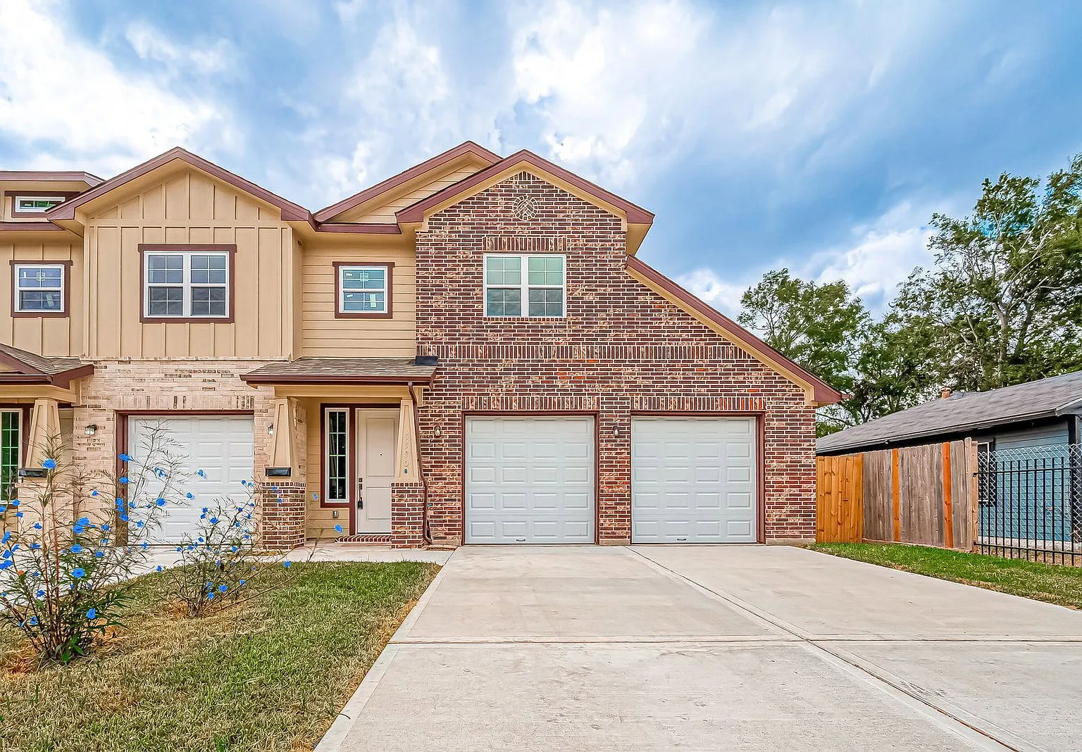 3 bed, 2.5 bath, 1350 sqft, $1,900 — Photo 1