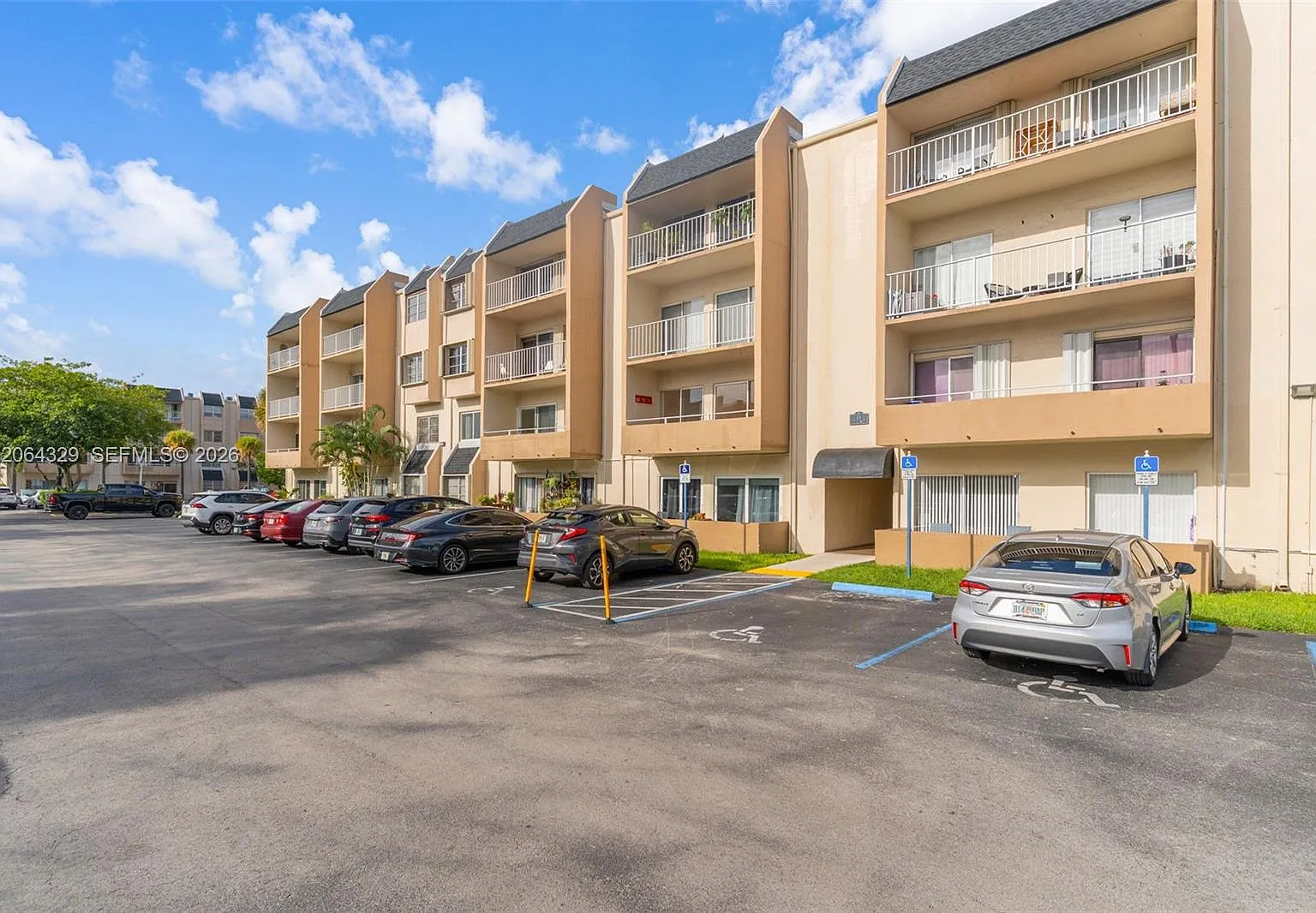 Kings Creek So Condo — Photo 4