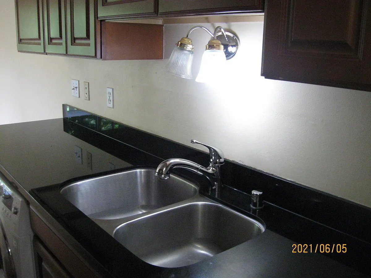 Building Photo - 417 Bellevue Way SE #202