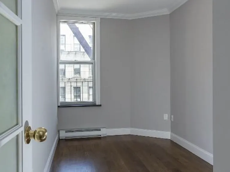 437 W 53rd St #A4 — Photo 3