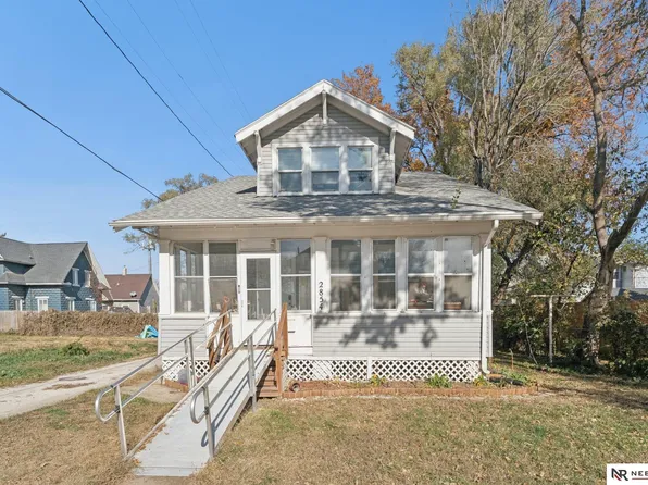 2854 Fowler Ave, Omaha, NE 68111