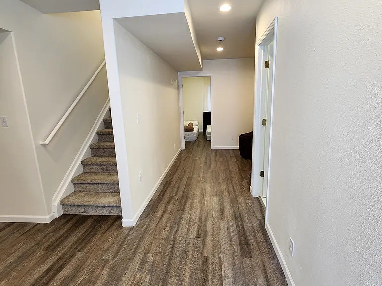 4736 Laurelglen Ln — Photo 39