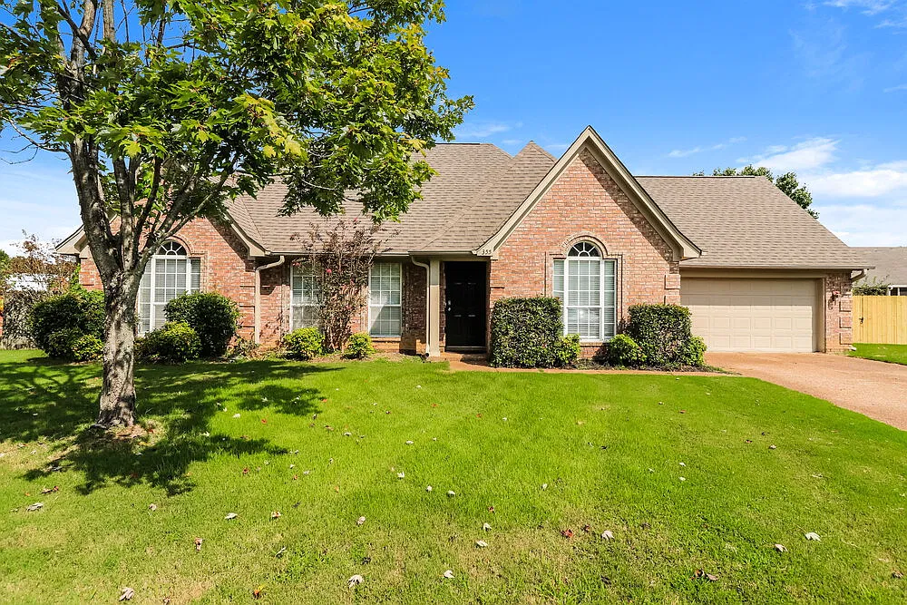 3 bed, 2.0 bath, 1586 sqft, $1,985 — Photo 1