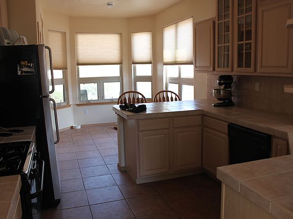 Kitchen - breakfast nook