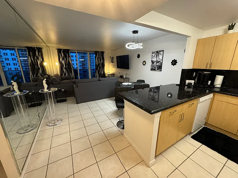 2301 Collins Ave #817 — Photo 31