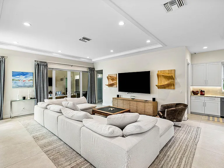 217 Gulfstream Blvd — Photo 15