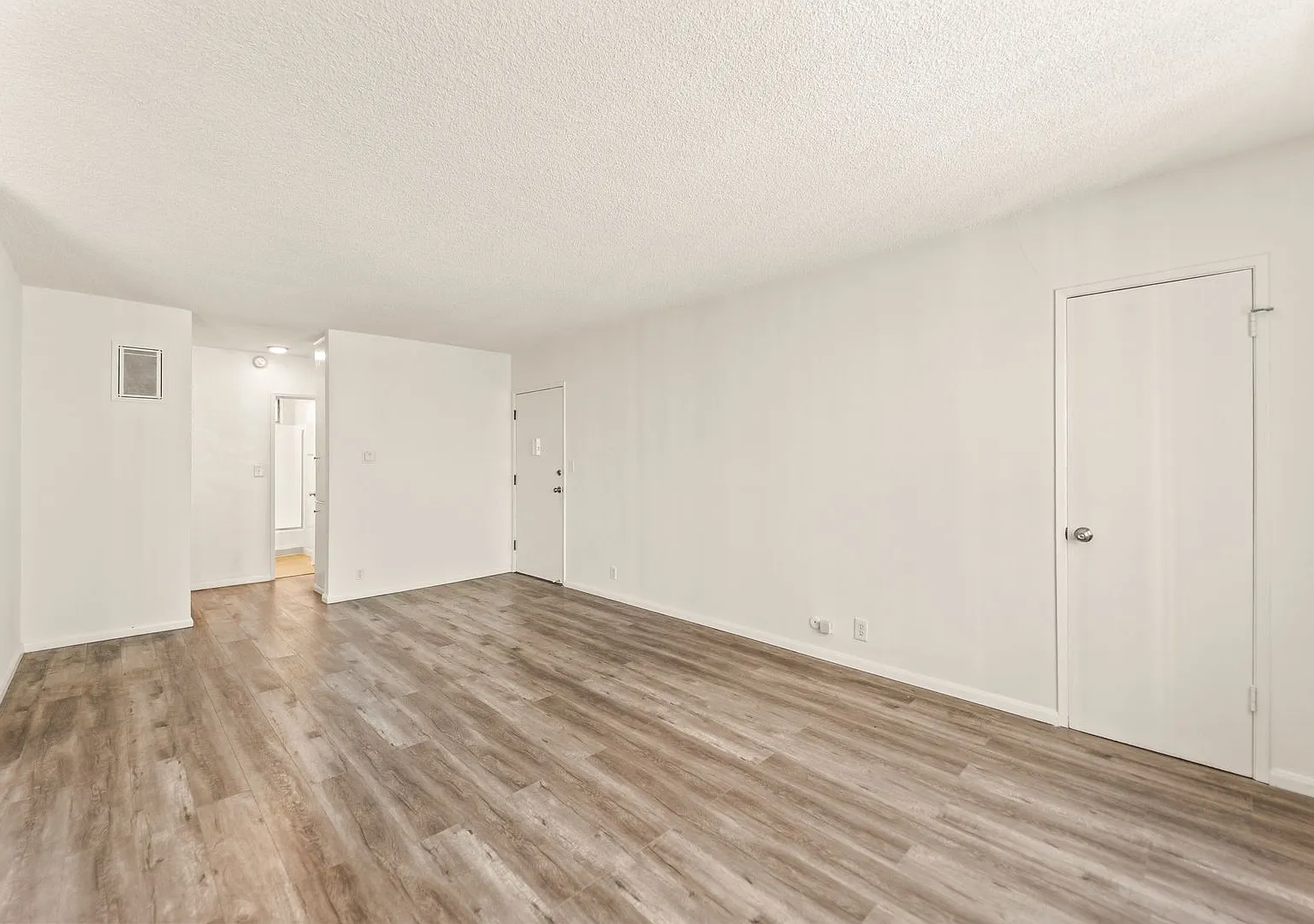 714 W. Knoll Dr. — Photo 3