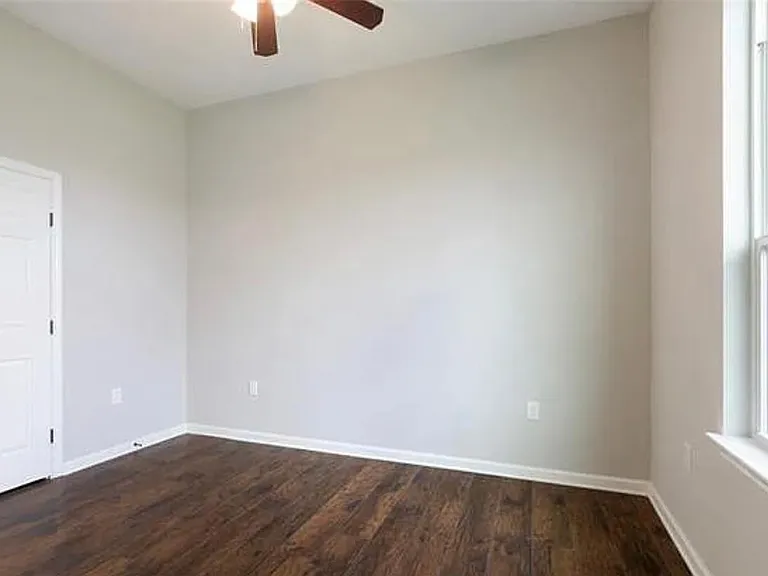 9212 Edinburgh St — Photo 5