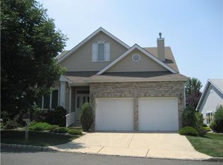 1 Halifax Dr, Monroe Township, NJ 08831