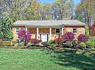 6 Parkview Dr, Rensselaer, NY 12144