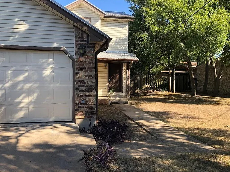 5908 Parkwood Dr #A — Photo 2