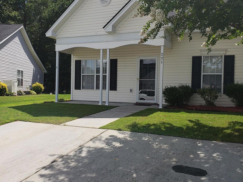 1st image of 221 Dupont Way