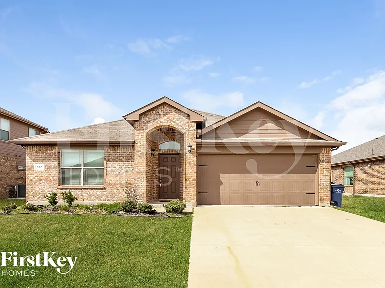 303 Preakness Ln — Photo 1