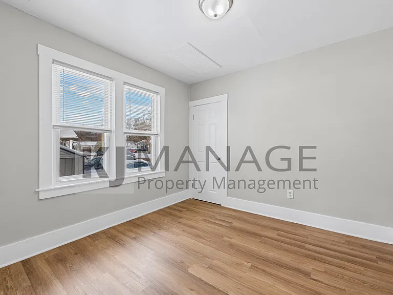 2460 2nd St — Photo 8