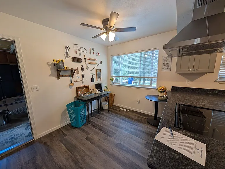 719 Camas Dr — Photo 4