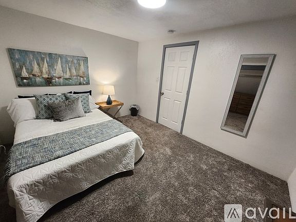 2nd image of 1501 W 1st St Room 1