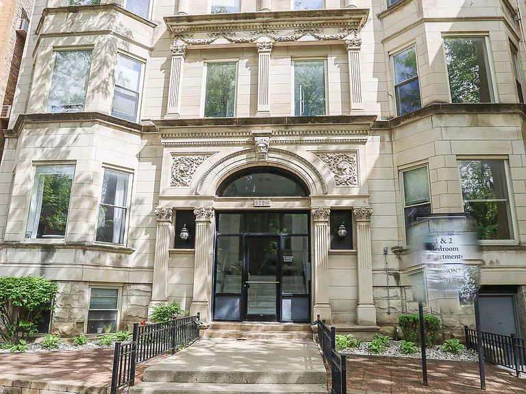 652 W Roscoe St #104 — Photo 8