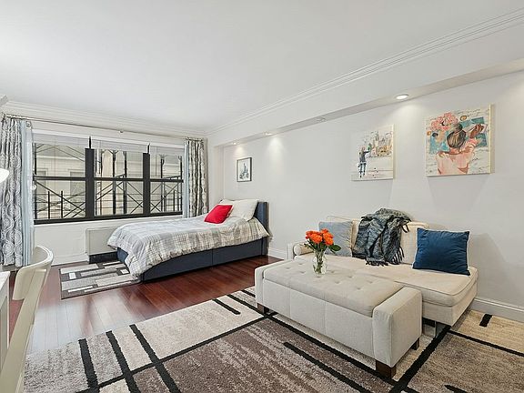 3rd image of 140 E 56th St APT 3G