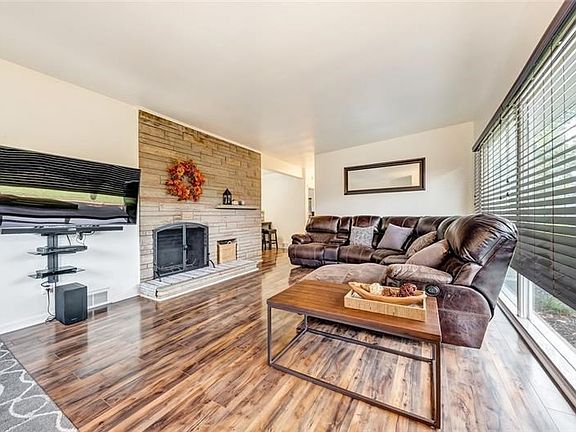 HUGE LIVING ROOM
