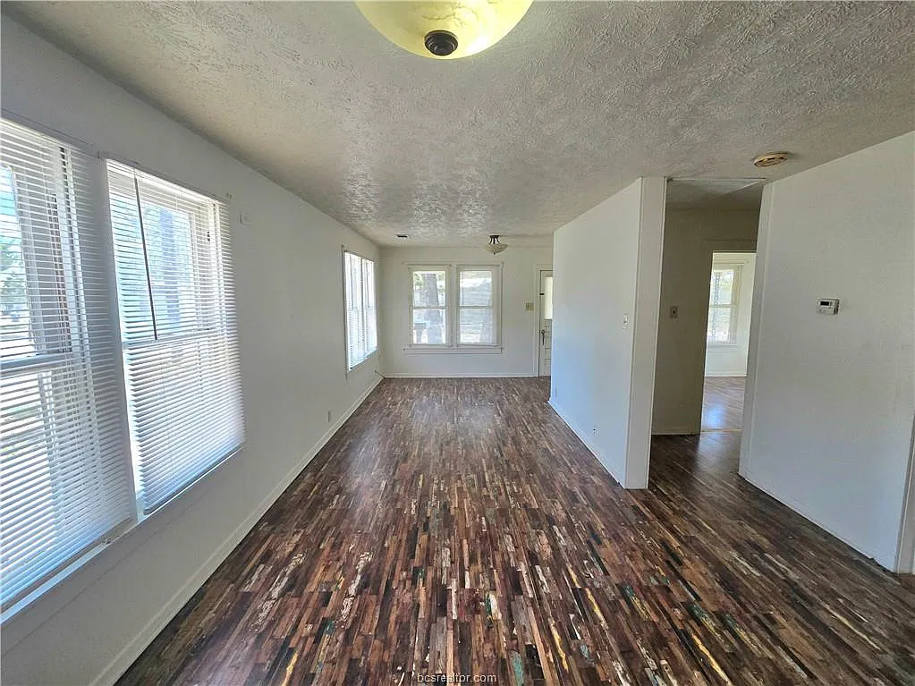 3 bed, 1104 sqft, $1,350 — Photo 4