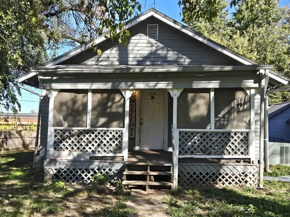 902 E 5th Ave, Winfield, KS 67156