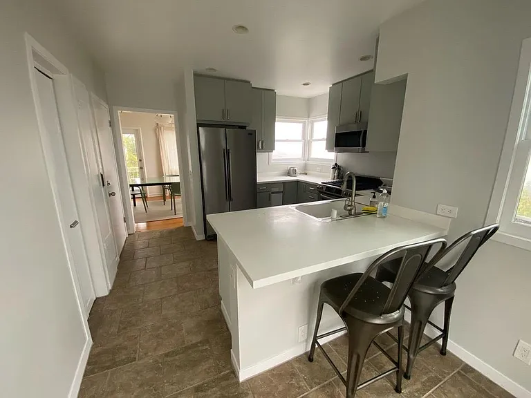 204 Kenyon Ave — Photo 3