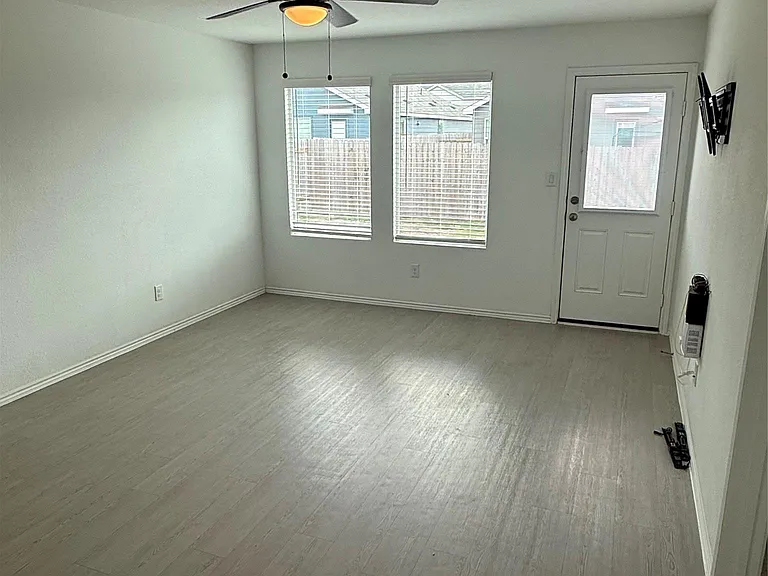 2324 Dust Devil Dr — Photo 4