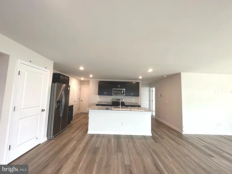124 Charing Cross Dr — Photo 7