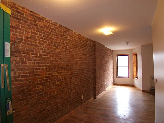 Rented by Joel Weisz, LREB | media 6