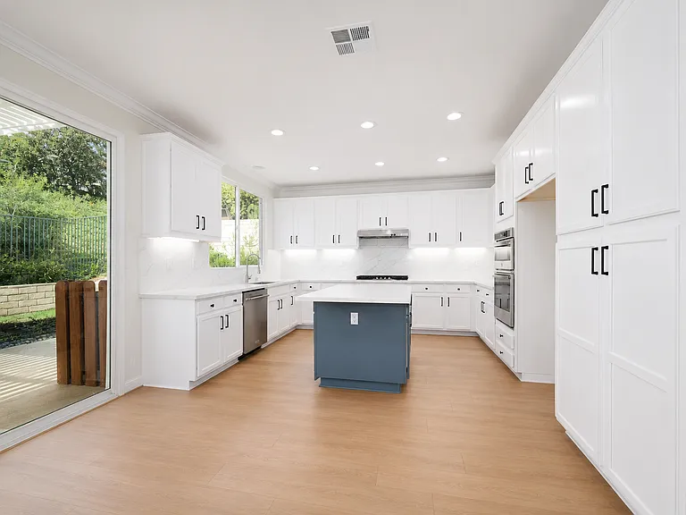 185 Laurel Wood Ct — Photo 3