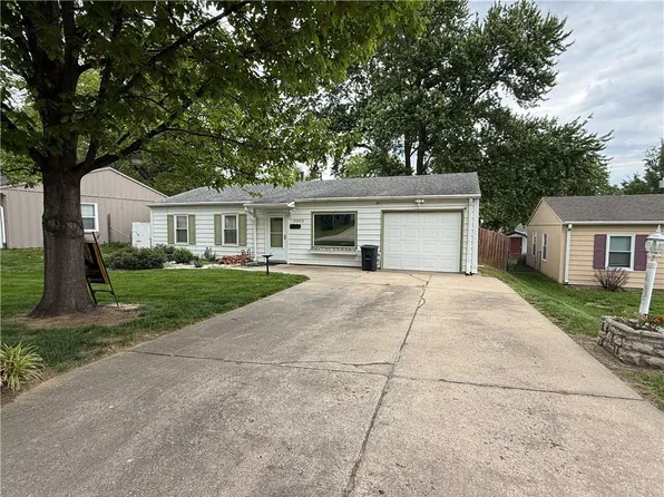 3303 Mandan Ln, Saint Joseph, MO 64503