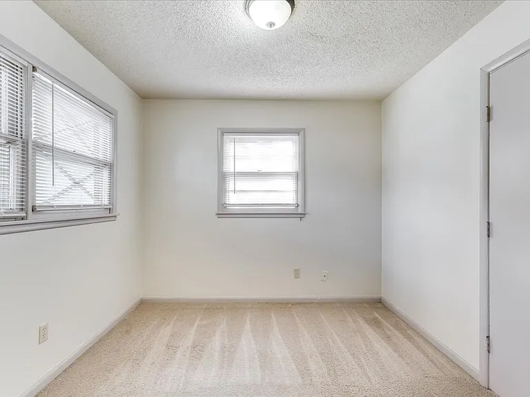554 S Circle Dr — Photo 9