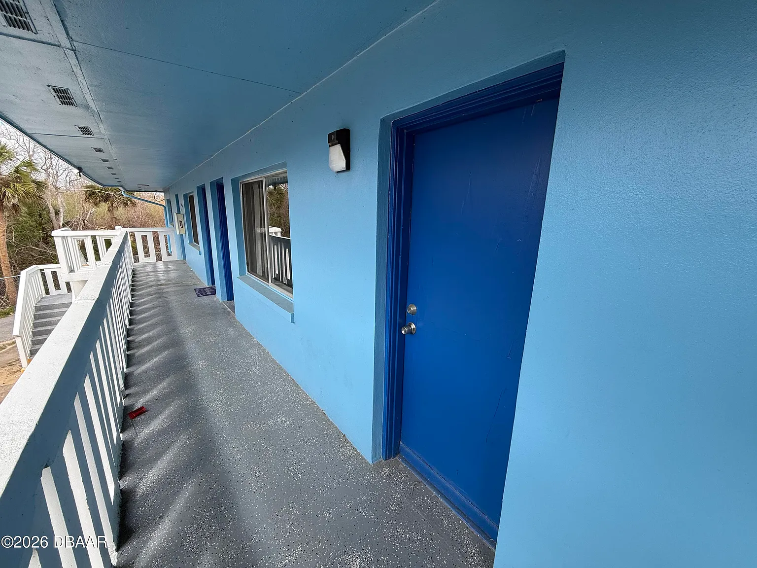 1850 S Park Ave — Photo 2
