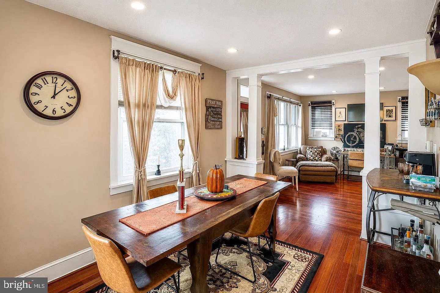 3 bed, 2.0 bath, 1494 sqft, $2,700 — Photo 2