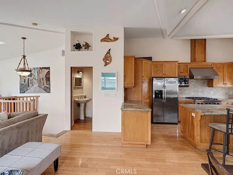 817 Monterey Blvd — Photo 13