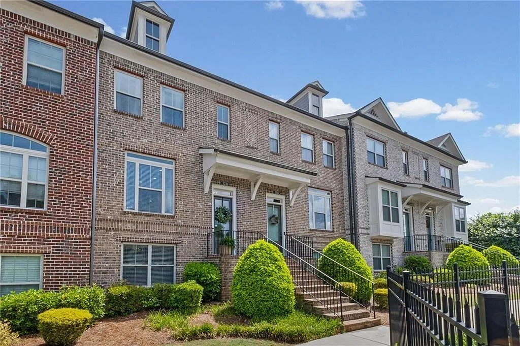 3 bed, 3.5 bath, 2145 sqft, $2,800 — Photo 3