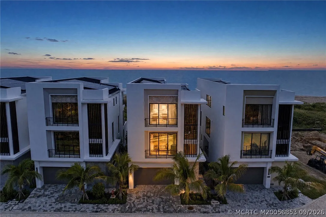 4 bed, 6.0 bath, 3911 sqft, $15,000 — Photo 1