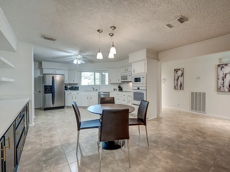 1722 S Kirkwood Rd — Photo 17