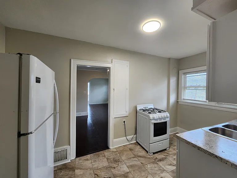 529 E Cuyahoga Falls Ave #3 — Photo 4