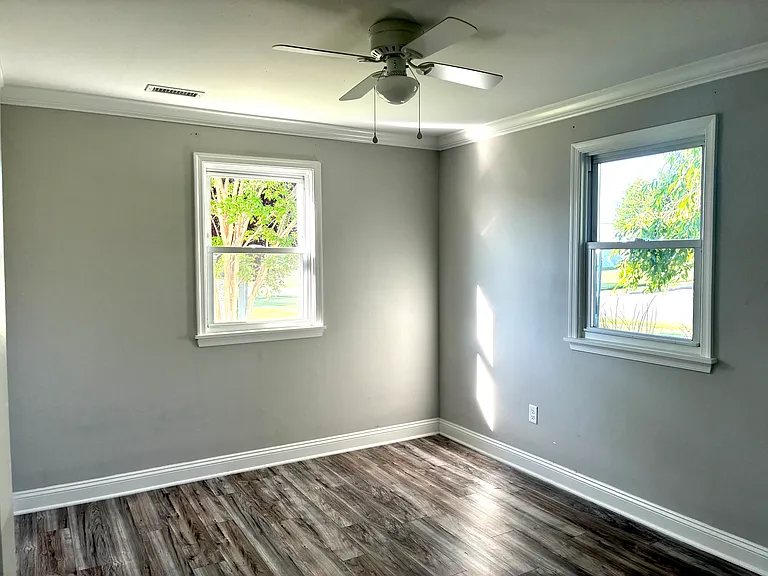 240 Goldenridge Dr — Photo 9