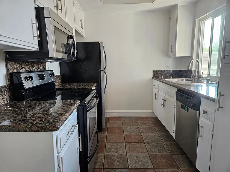 1231 Pennsylvania Ave #6 — Photo 4