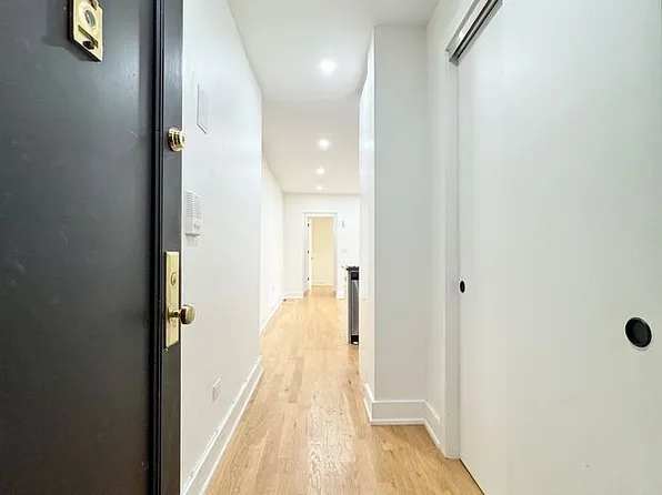 32-86 33rd St #F-8, Astoria, NY 11106