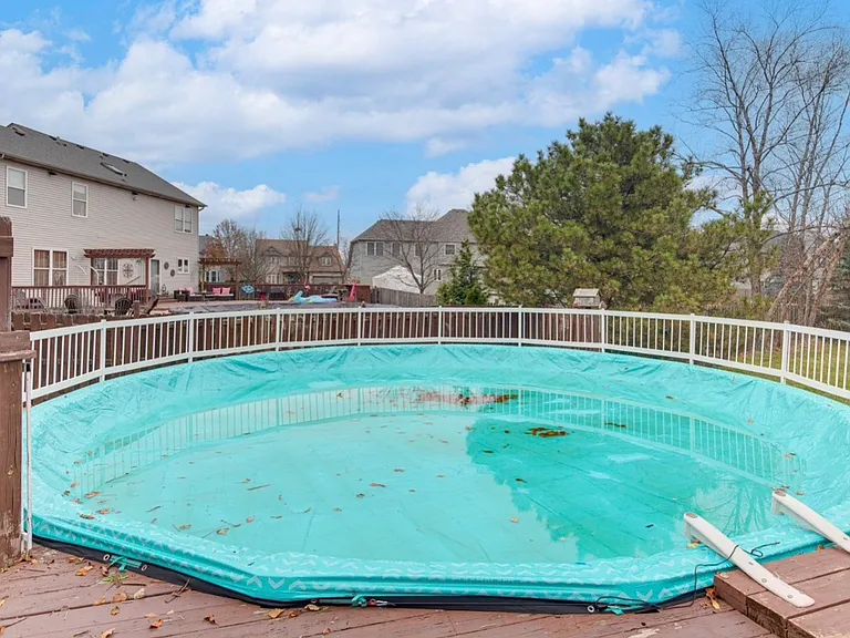 501 Crystal Ct — Photo 2