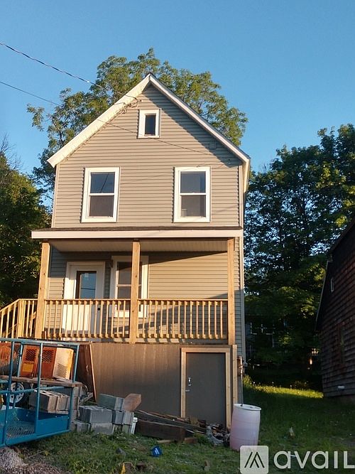 1st image of 707 W Calverley Ave