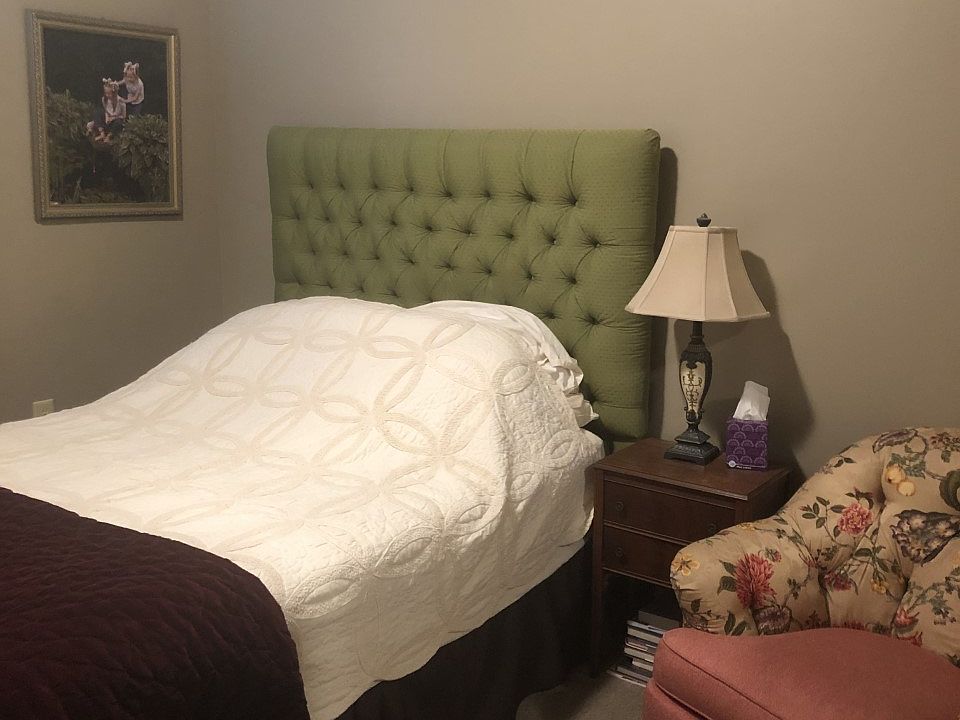 1st image of 107 1/2 Collinwood Dr