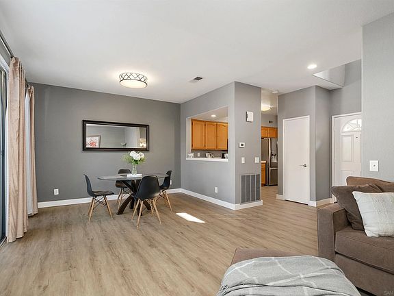 5th image of 11054 Creekbridge Pl