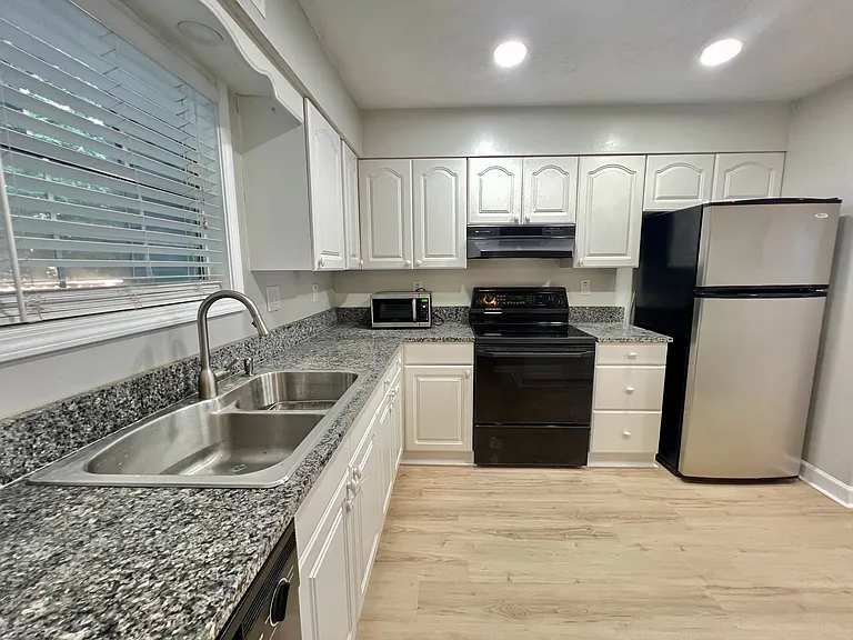 604 Wedgewood Way — Photo 6