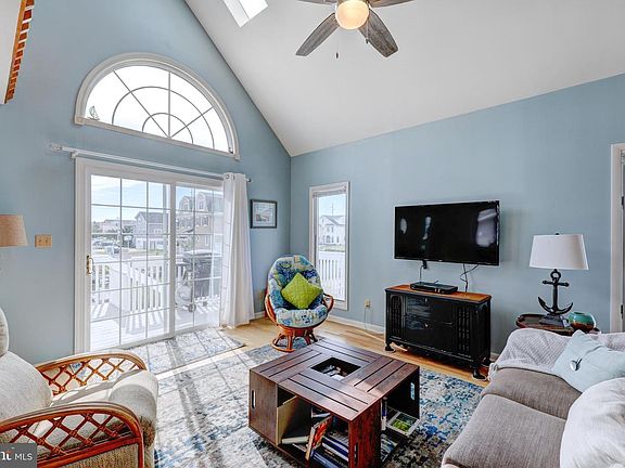 3rd image of 154 Bayshore Dr