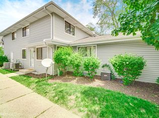 29W574 Winchester Cir N UNIT 3, Warrenville, IL 60555