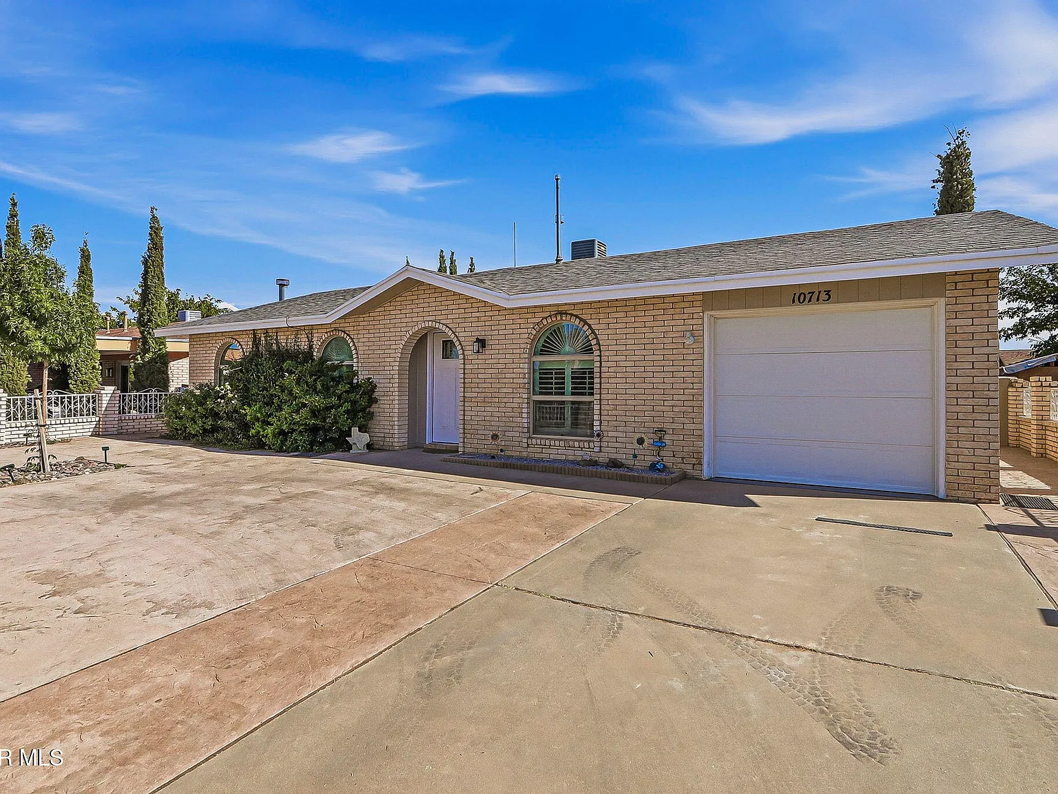 3 bed, 2.0 bath, 1860 sqft, $1,850 — Photo 2